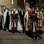 Baronissi (SA) – Acquamela si raccoglie attorno alla Via Crucis Vivente: emozione, fede e comunità in cammino