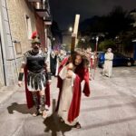 Baronissi (SA) – Acquamela si raccoglie attorno alla Via Crucis Vivente: emozione, fede e comunità in cammino