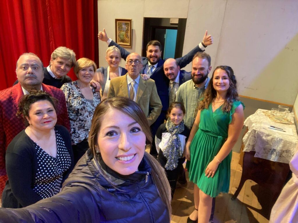 “Ditegli sempre di sì” conquista il pubblico: successo per la rassegna “Anteprima Teatro Sotto le Stelle – Premio Vito Molaro 2025”