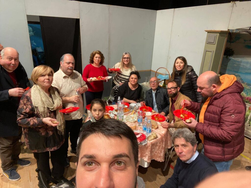 “Ditegli sempre di sì” conquista il pubblico: successo per la rassegna “Anteprima Teatro Sotto le Stelle – Premio Vito Molaro 2025”