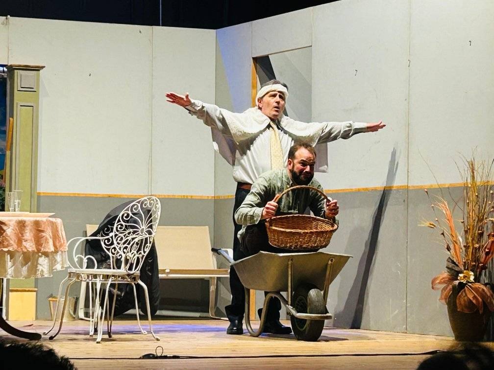 “Ditegli sempre di sì” conquista il pubblico: successo per la rassegna “Anteprima Teatro Sotto le Stelle – Premio Vito Molaro 2025”