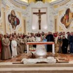 Baronissi (SA) – Acquamela si raccoglie attorno alla Via Crucis Vivente: emozione, fede e comunità in cammino