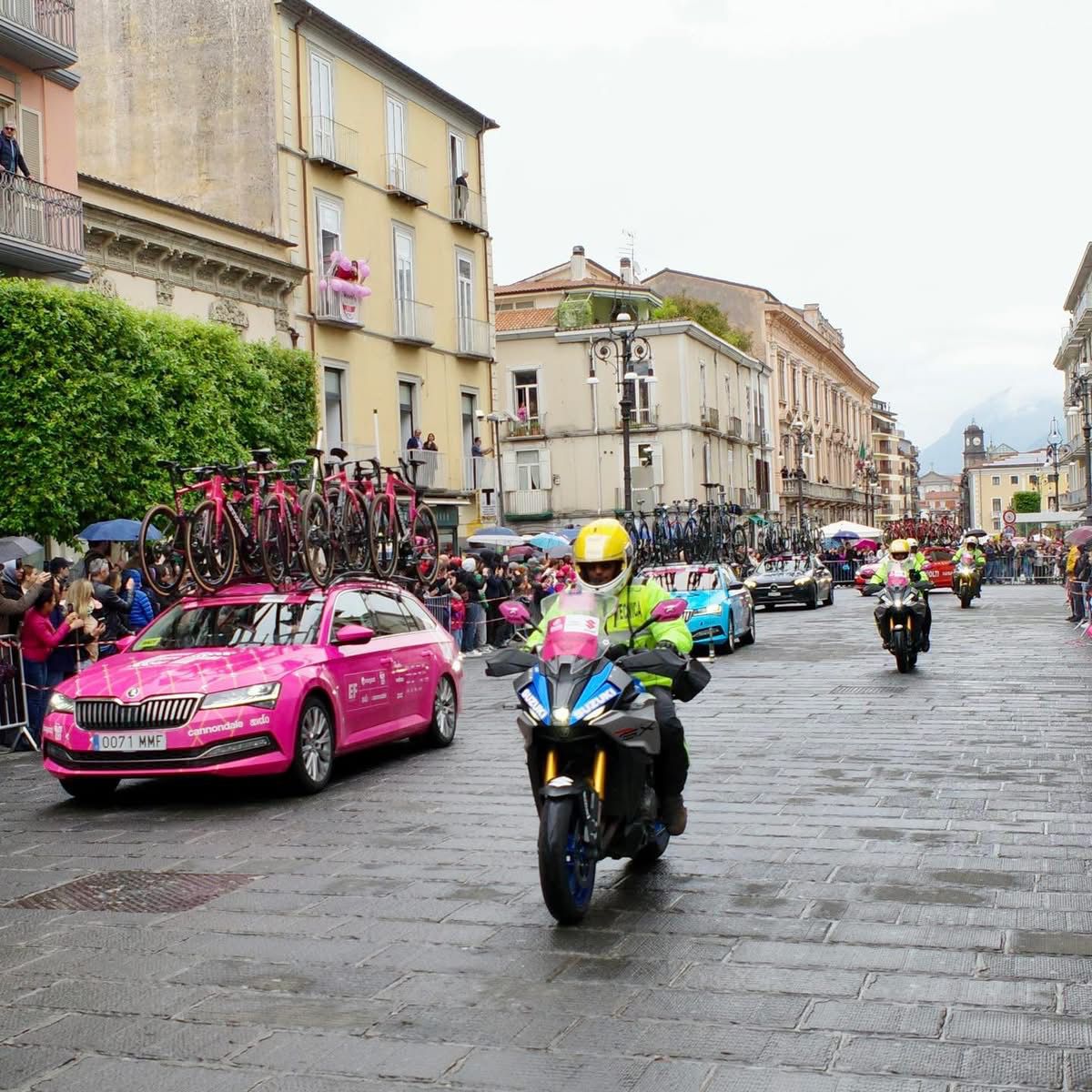 Avellino, il Giro d’Italia regala una nuova cartolina alla città La sindaca Nargi: “Una lunga storia d’amore con la carovana rosa”