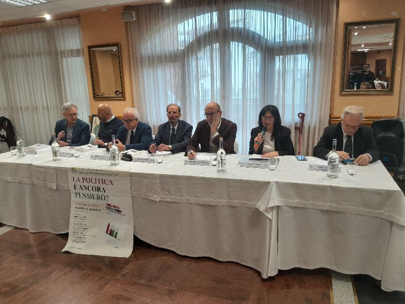 Andrea Covotta, direttore di RAI Quirinale, presenta il suo libro “ Politica e pensiero “ a Vallesaccarda.