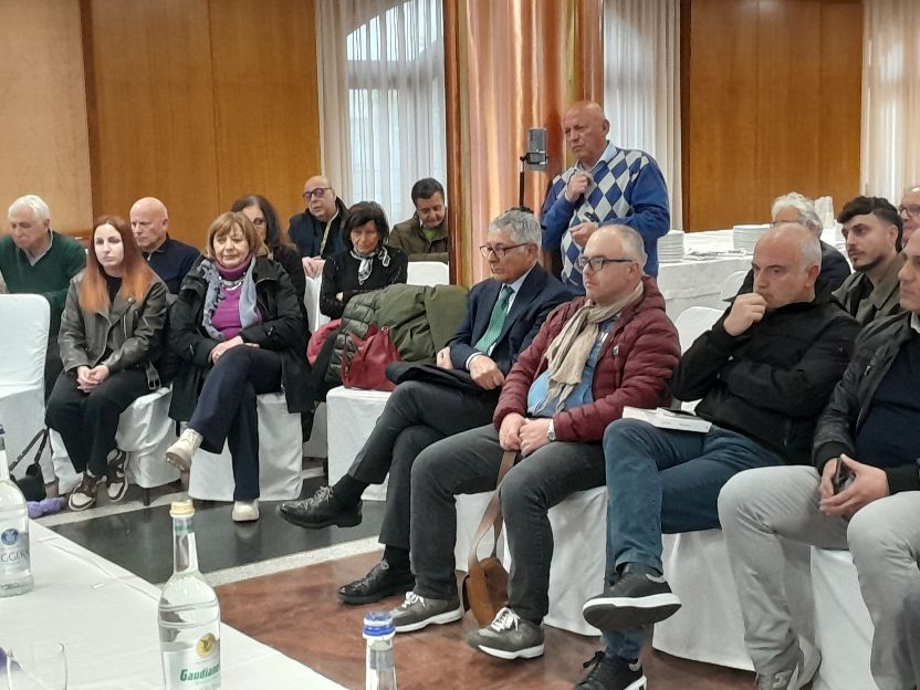 Andrea Covotta, direttore di RAI Quirinale, presenta il suo libro “ Politica e pensiero “ a Vallesaccarda.