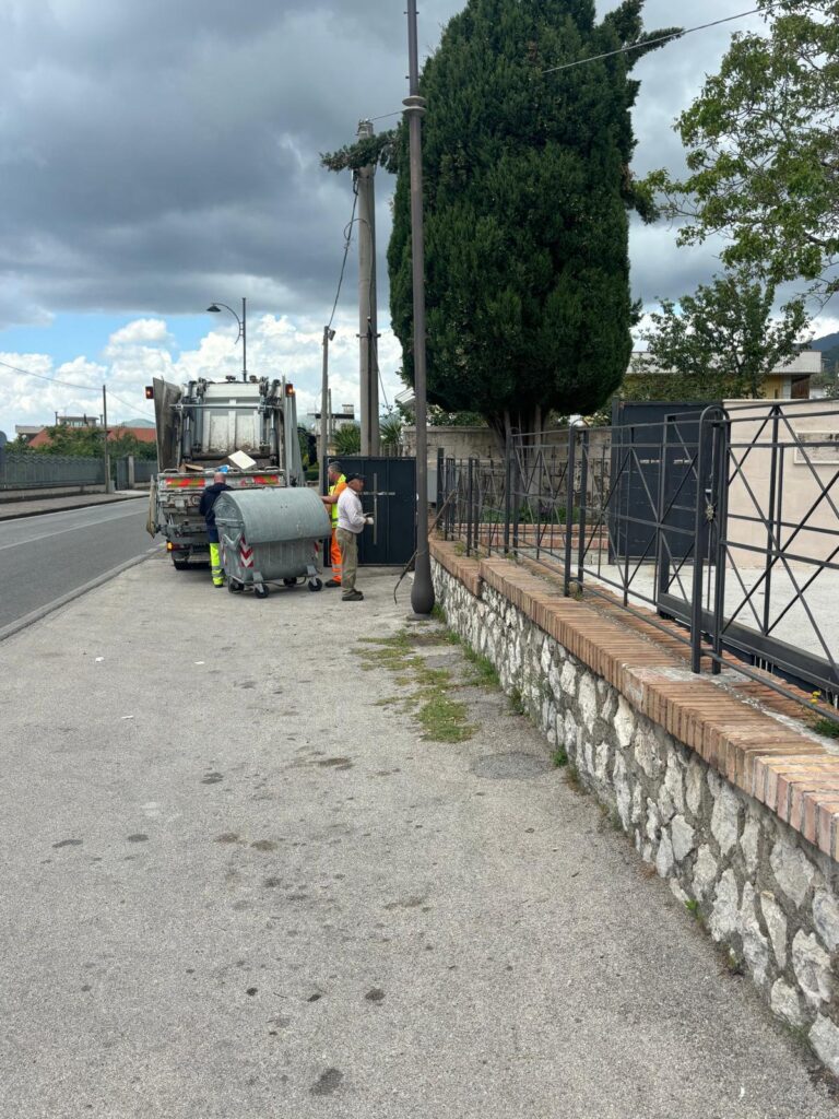 Pulizia straordinaria a Mugnano, l’assessore Litto:  «Chi sporca danneggia tutti».(Foto)