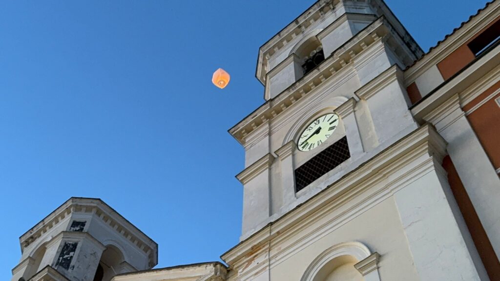 Mugnano del Cardinale celebra Santa Filomena: il cielo si illumina con la decima edizione di “Una Lanterna per un Desiderio”(Video)