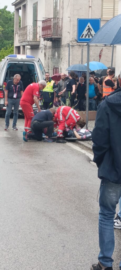 Baiano, rovinosa caduta al Giro d’Italia: coinvolta anche una spettatrice
