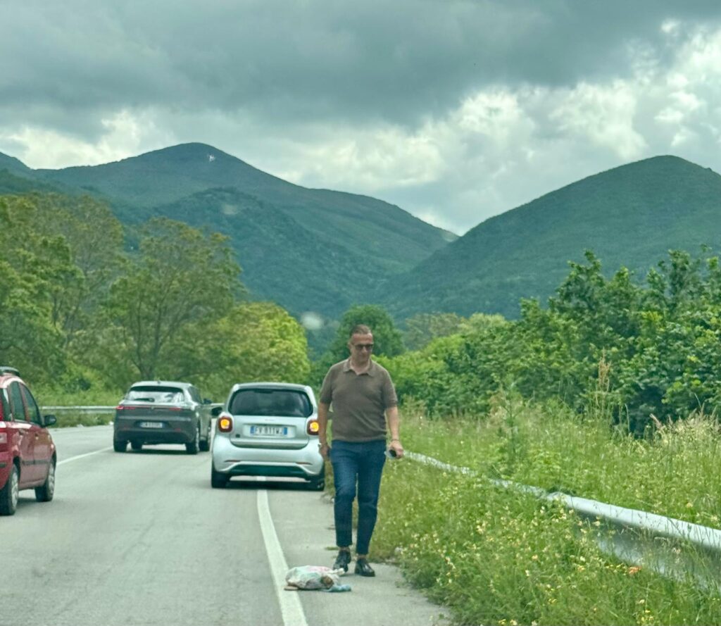 Pulizia straordinaria a Mugnano, l’assessore Litto:  «Chi sporca danneggia tutti».(Foto)