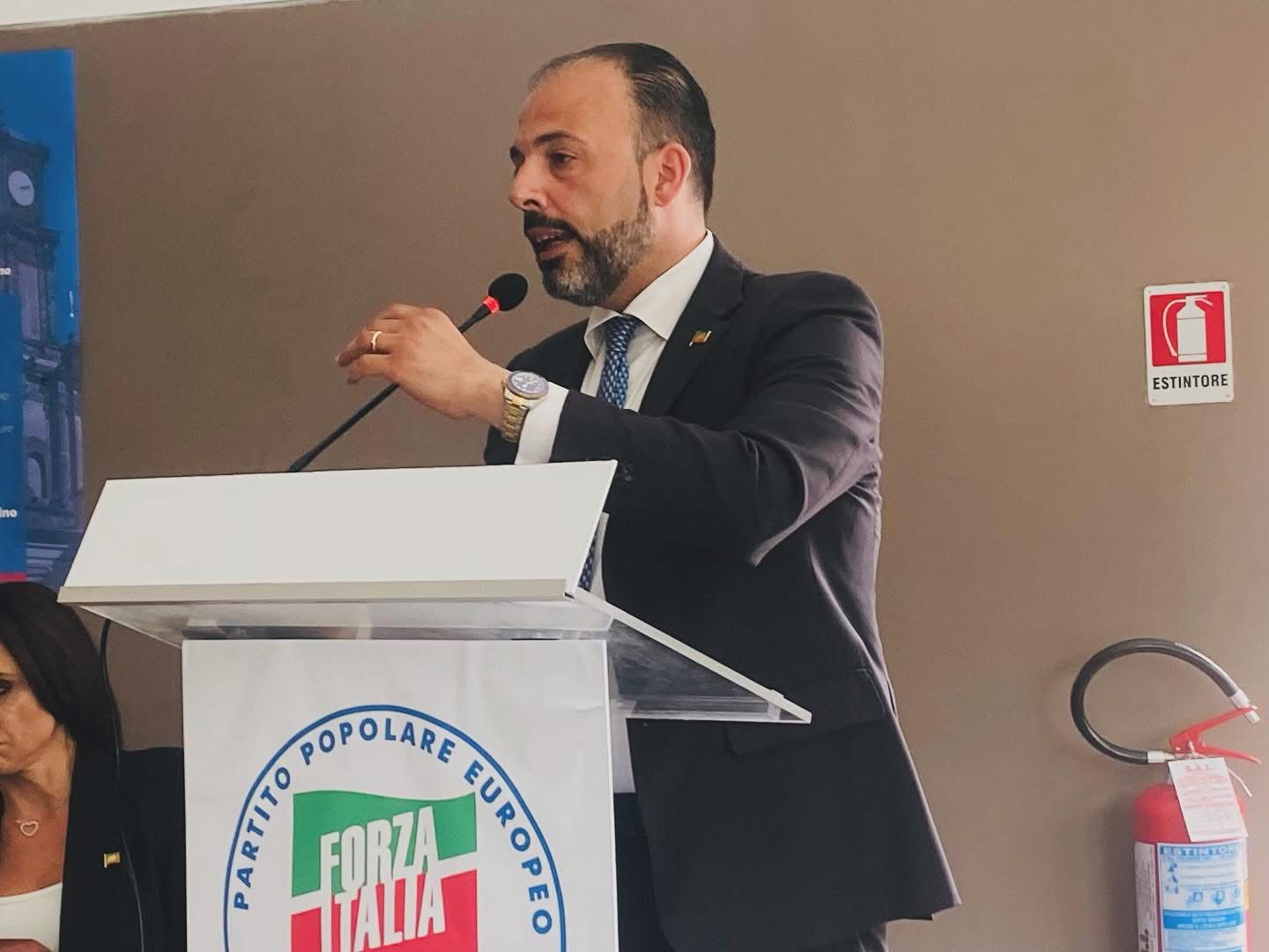 Petitto(FI): “Il centrodestra è pronto a riprendersi la Campania, basta perdere tempo”.(foto)