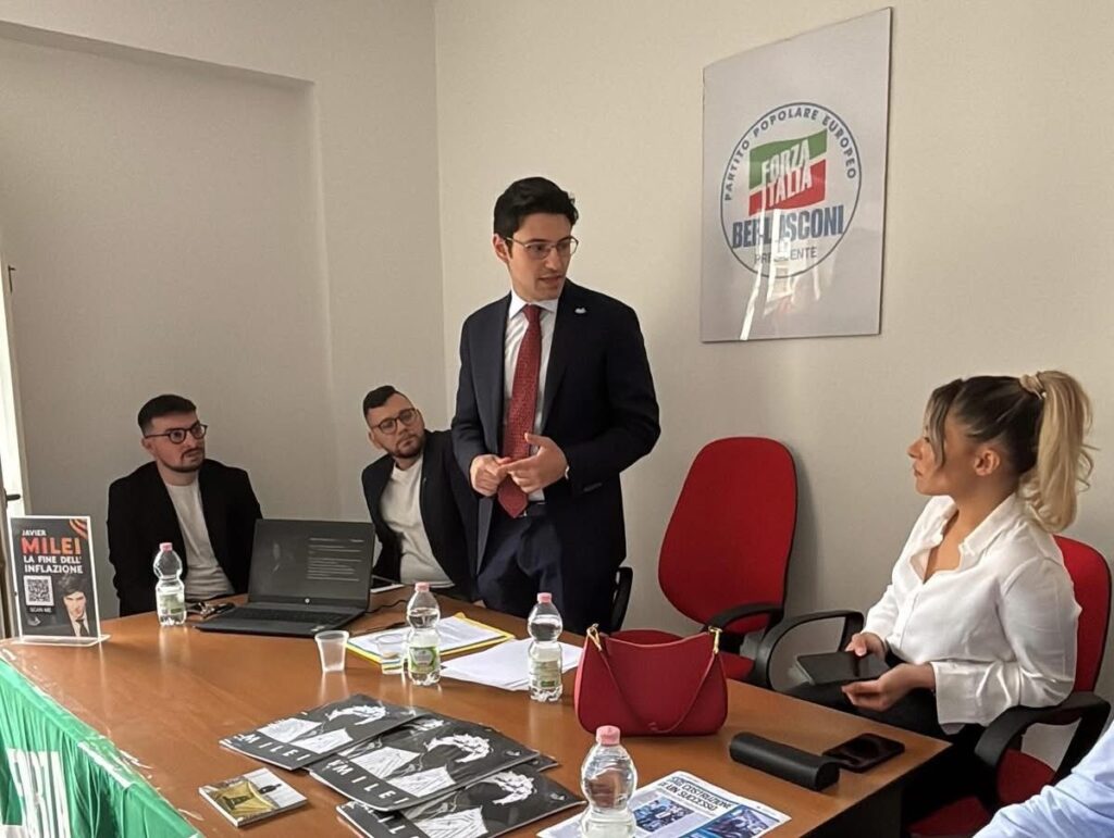 Forza Italia Giovani ad Avellino: «Meno Stato, più futuro». Presentato il libro di Javier Milei