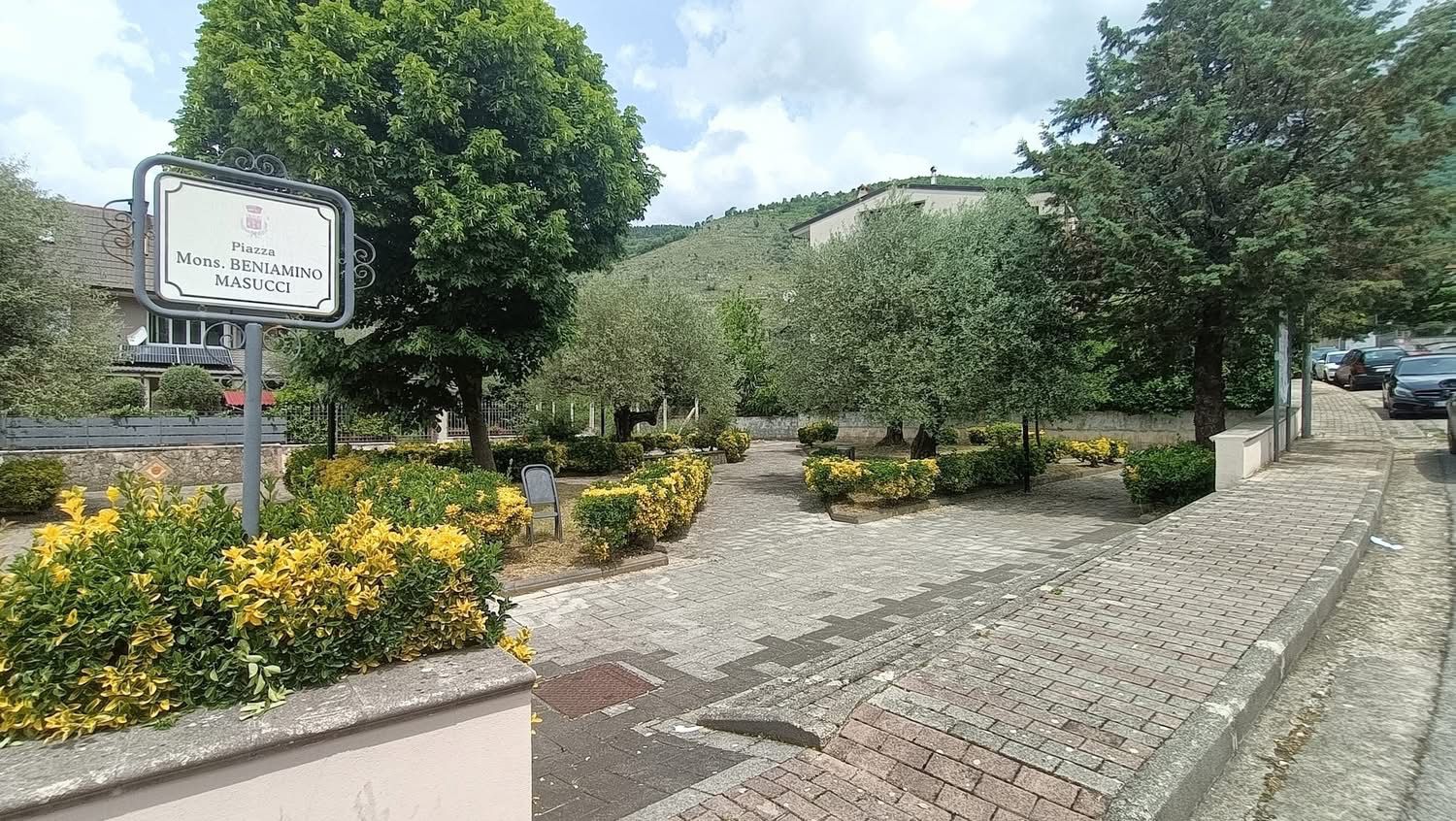  Quadrelle, completati i lavori in Piazza Masucci e Piazza Nassirya: “Spazi restituiti alla comunità”