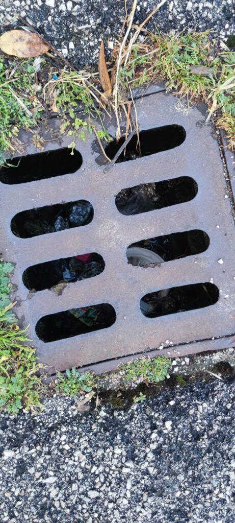 Forino (Av): Via Don Minzoni situazione tombini e buche nell asfalto