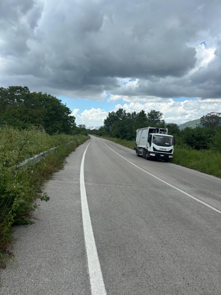 Pulizia straordinaria a Mugnano, l’assessore Litto:  «Chi sporca danneggia tutti».(Foto)