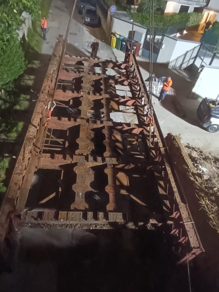 Circumvesuviana Napoli – Baiano, rimosso il ponte pericolante