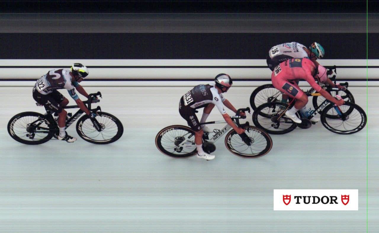 Giro d’Italia, Pedersen trionfa a Matera: terzo sigillo e maglia rosa salda. Zambanini sfiora l’impresa