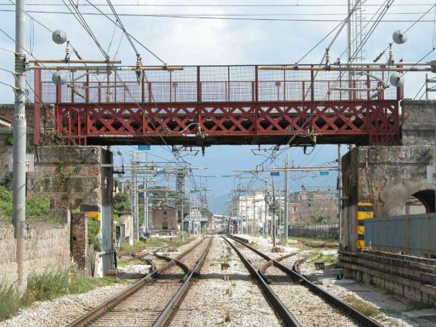 Circumvesuviana Napoli – Baiano, rimosso il ponte pericolante