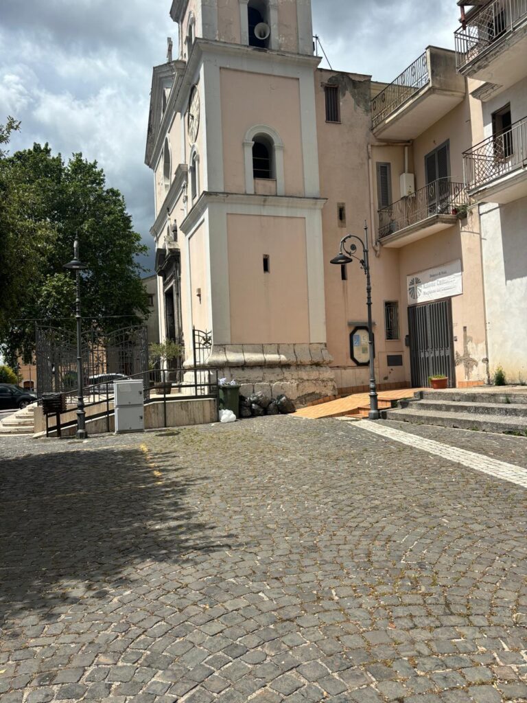 Pulizia straordinaria a Mugnano, l’assessore Litto:  «Chi sporca danneggia tutti».(Foto)