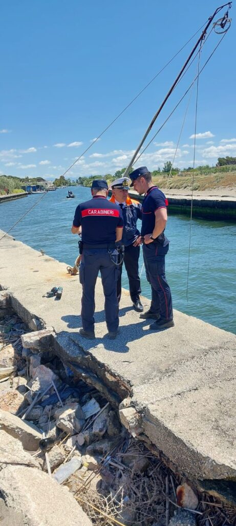 Mondragone, operazione contro il bracconaggio ittico: sequestrate 19 strutture abusive sul canale Agnena