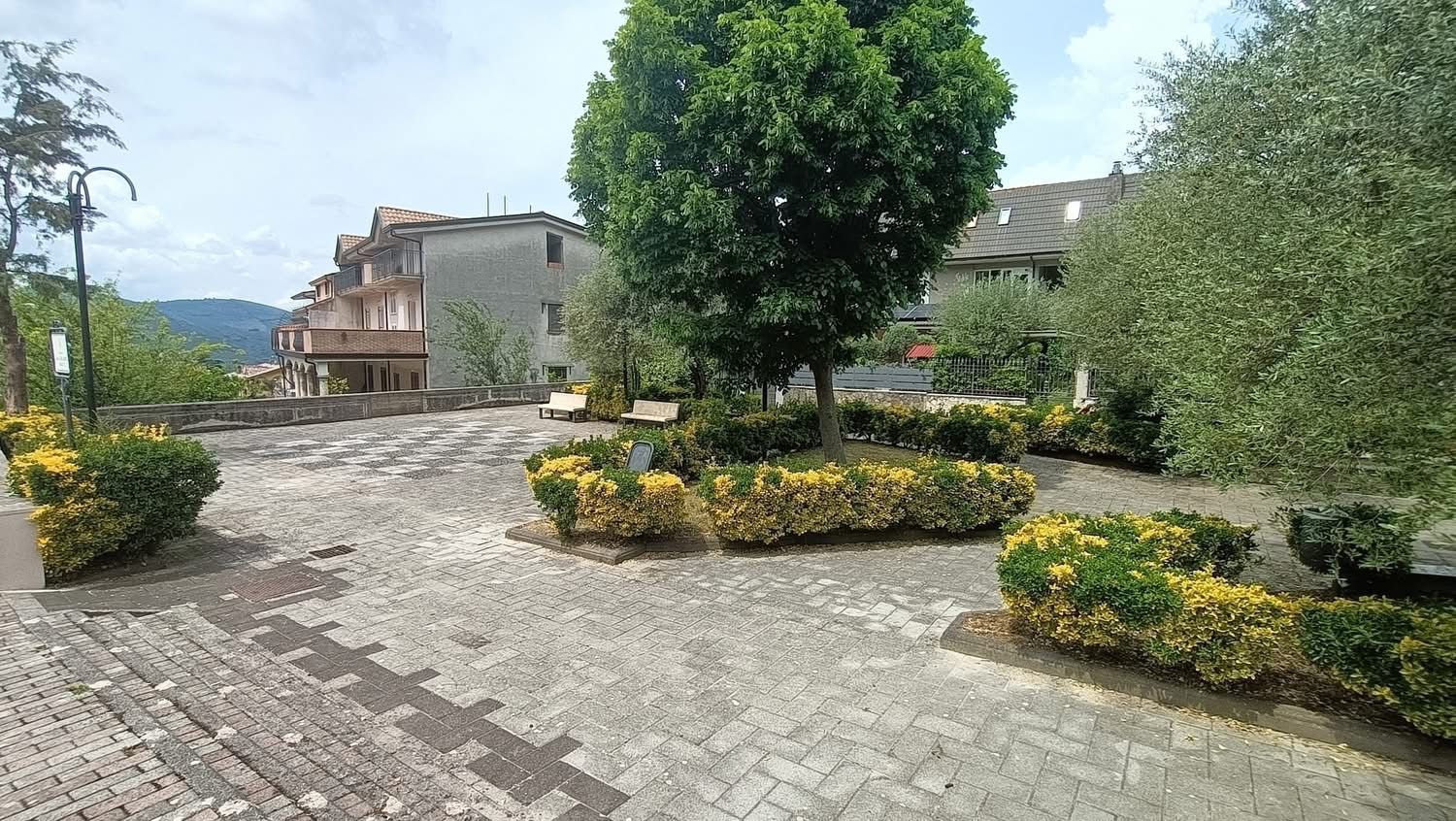  Quadrelle, completati i lavori in Piazza Masucci e Piazza Nassirya: “Spazi restituiti alla comunità”