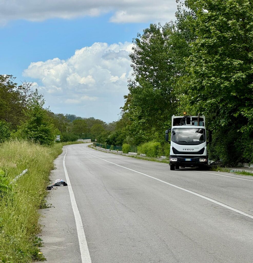 Pulizia straordinaria a Mugnano, l’assessore Litto:  «Chi sporca danneggia tutti».(Foto)