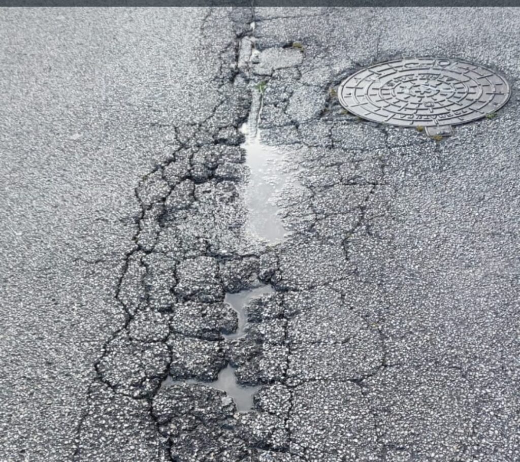 Forino (Av): Via Don Minzoni situazione tombini e buche nell asfalto