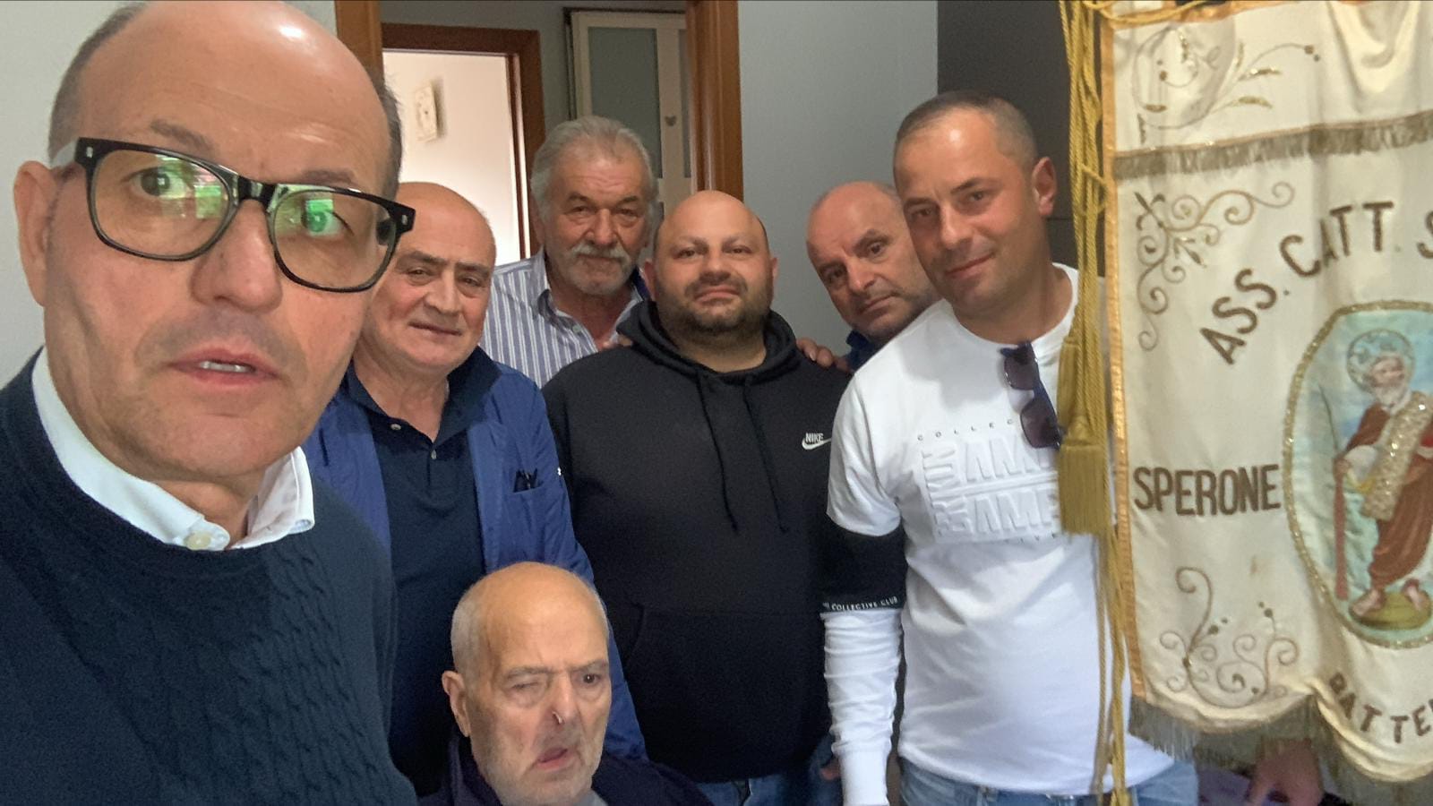 Sperone, i Battenti portano la Bandiera nelle case degli ammalati: iniziativa del nuovo Comitato guidato da Giuseppe D’Anna