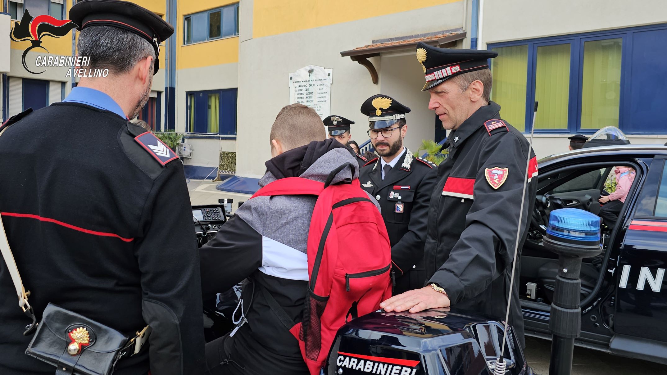 Avellino – I Carabinieri accolgono al Comando Provinciale i bambini dell’associazione “AzioniAMO Talenti” per una giornata all’insegna della legalità