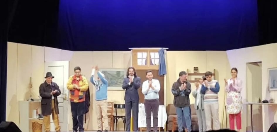 Gragnano, venerdì 9 maggio: risate e tradizione alla Festa di San Nicola dei Miri con “I panni sporchi si lavano in famiglia”