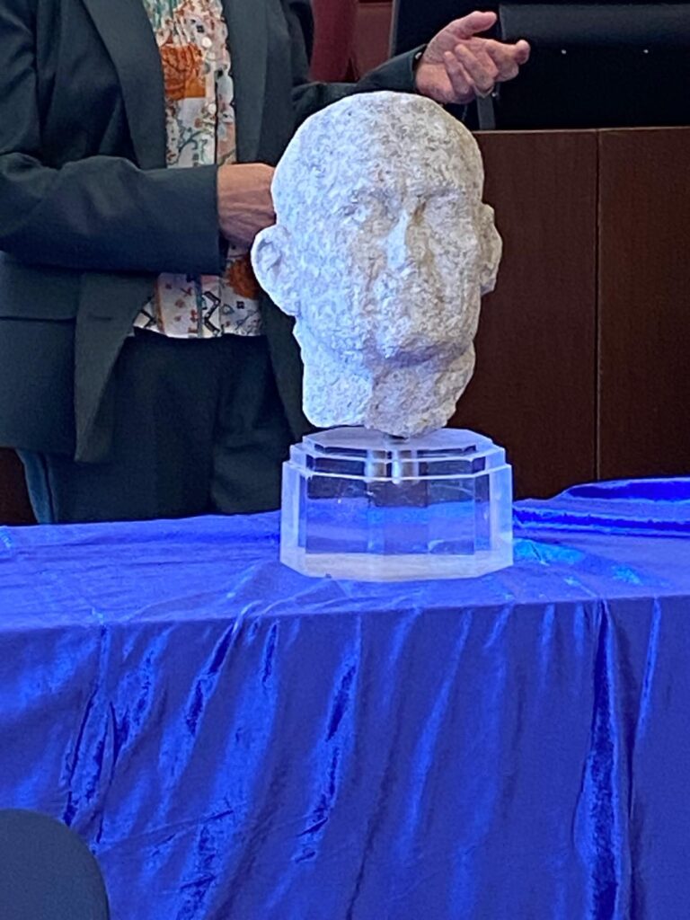 NOLA. Orgoglio e storia! Gli alunni del Carducci alla cerimonia di consegna del reperto archeologico