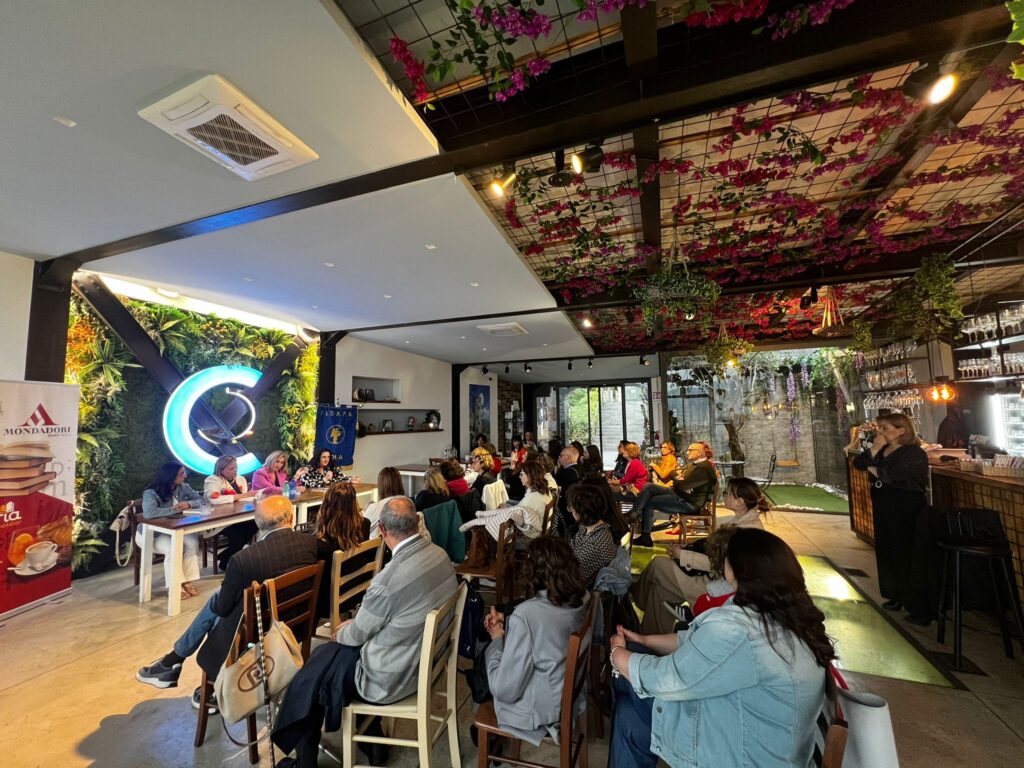 Avella. Successo per la presentazione di “A te vicino così dolce” di Serena Bortone. VIDEO