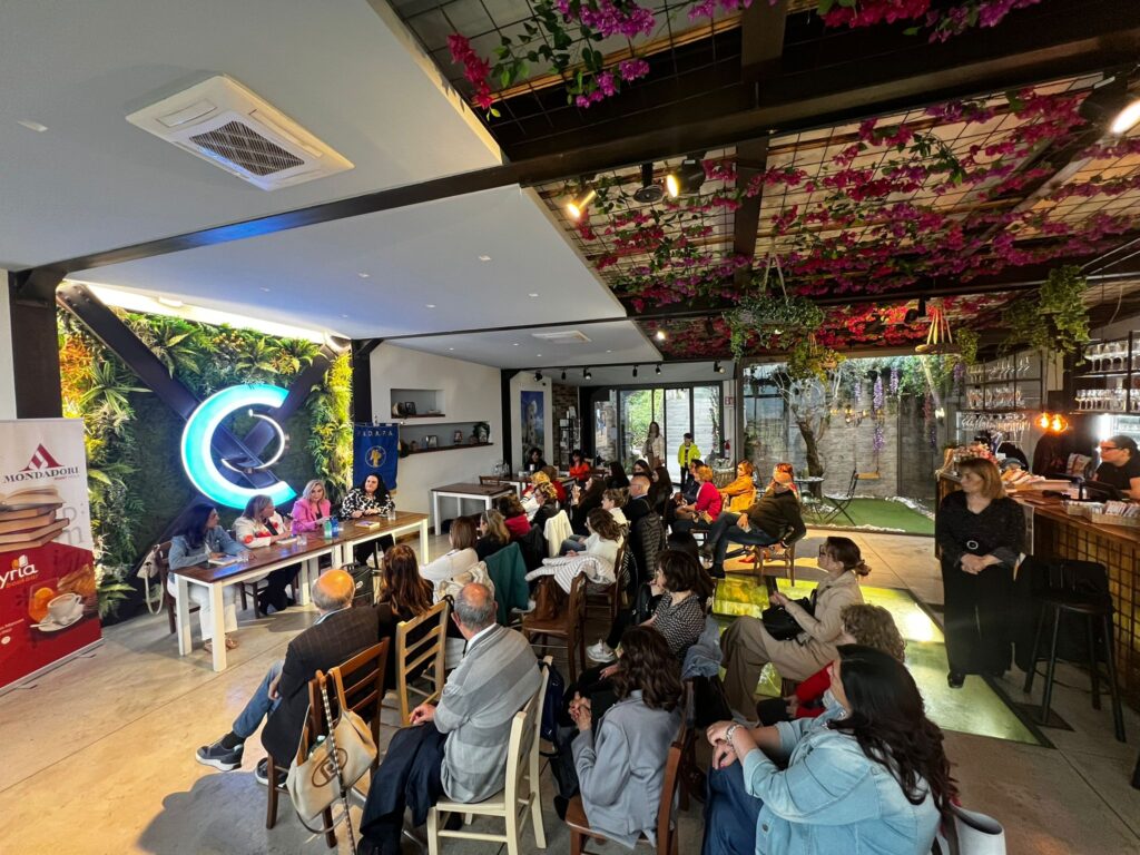 Avella. Successo per la presentazione di “A te vicino così dolce” di Serena Bortone. VIDEO