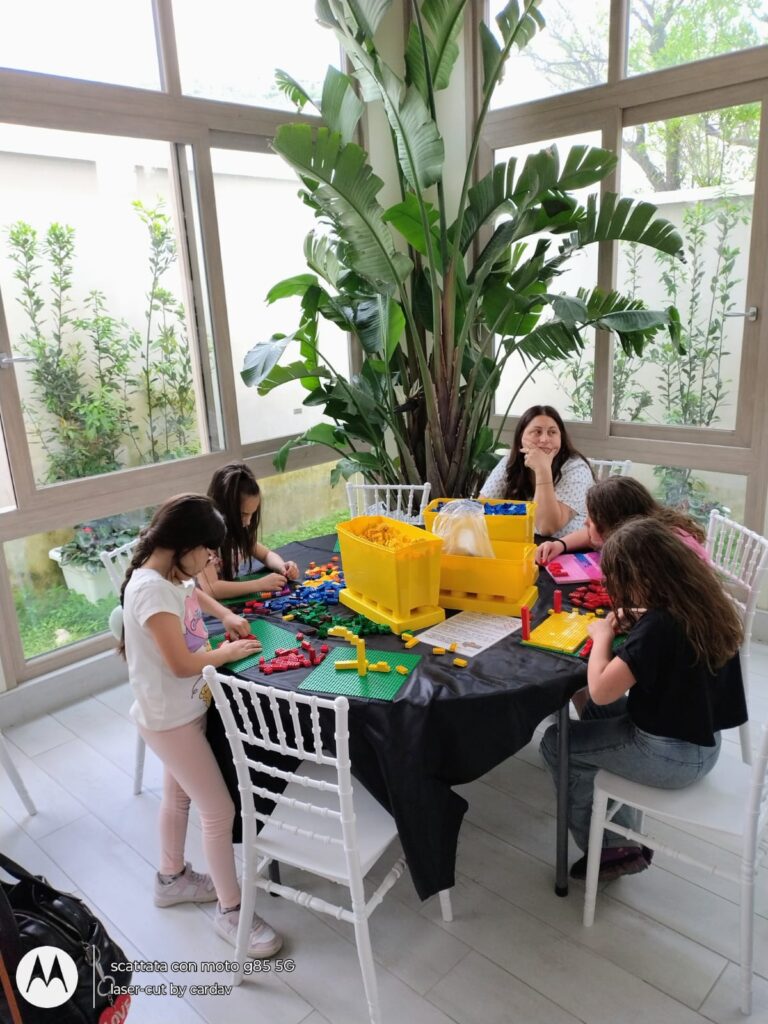 Roccarainola, successo per il laboratorio LEGO alla Sala Hollywood: coinvolte famiglie e associazioni