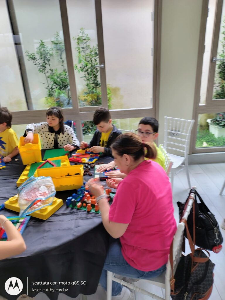 Roccarainola, successo per il laboratorio LEGO alla Sala Hollywood: coinvolte famiglie e associazioni