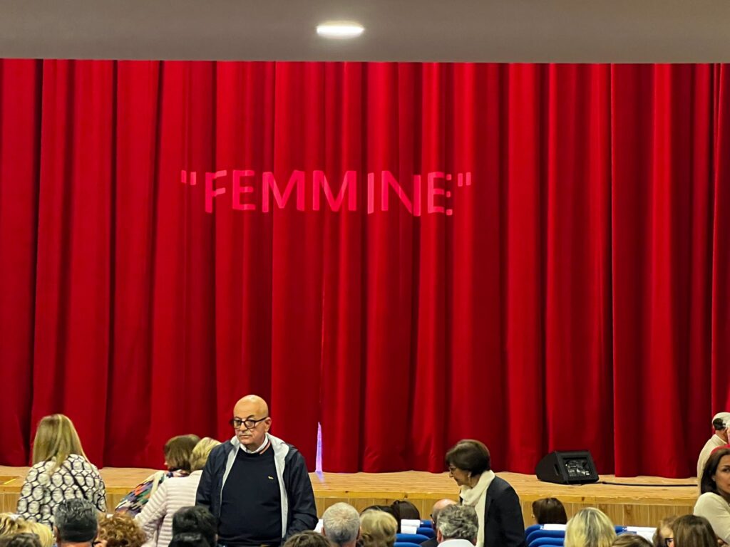 BAIANO. “Femmine”, il Dracotrà che emoziona: applausi e grande pubblico per Francesca Grassi e Maria Daniela Pace. VIDEO