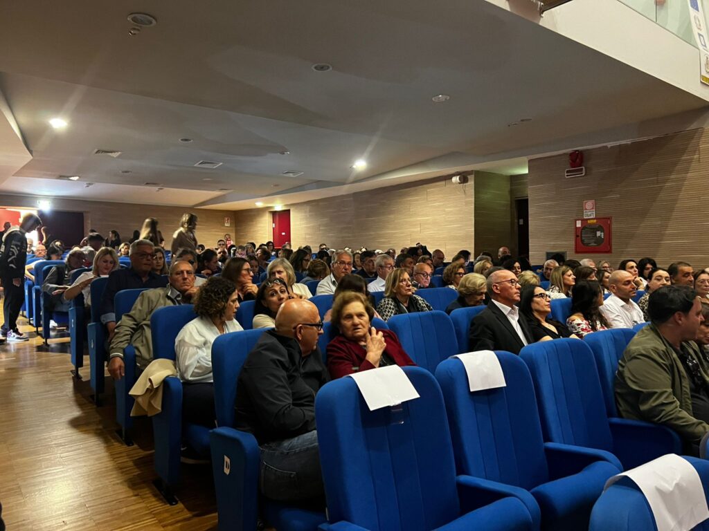 BAIANO. “Femmine”, il Dracotrà che emoziona: applausi e grande pubblico per Francesca Grassi e Maria Daniela Pace. VIDEO