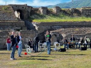 Avella si riempie di sorrisi: oltre 1200 ragazzi ACR colorano l’anfiteatro tra gioia, condivisione e bellezza