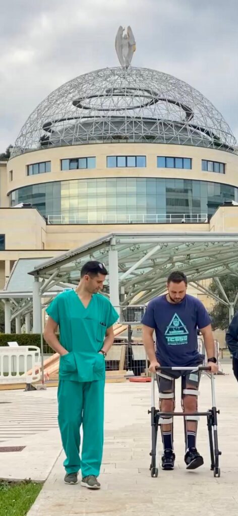 Milano, paziente paraplegico torna a camminare grazie a uno studio rivoluzionario: il primo autore è il neurochirurgo Luigi Albano, originario di Avella