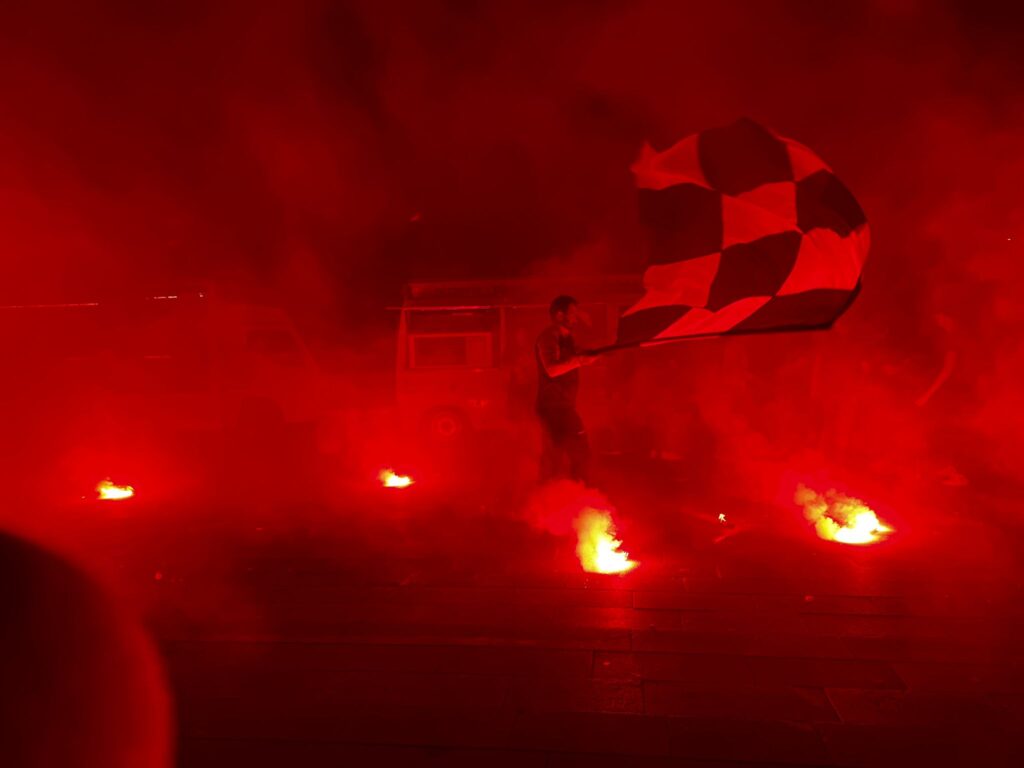 Avella in festa per l’US Avellino: Piazza Convento biancoverde tra cori, balli e convivialità