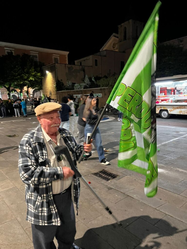Avella in festa per l’US Avellino: Piazza Convento biancoverde tra cori, balli e convivialità