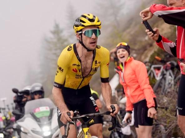 L’impresa di una vita: Yates doma le Alpi, piega Del Toro sul Colle delle Finestre e scrive la storia del Giro d’Italia