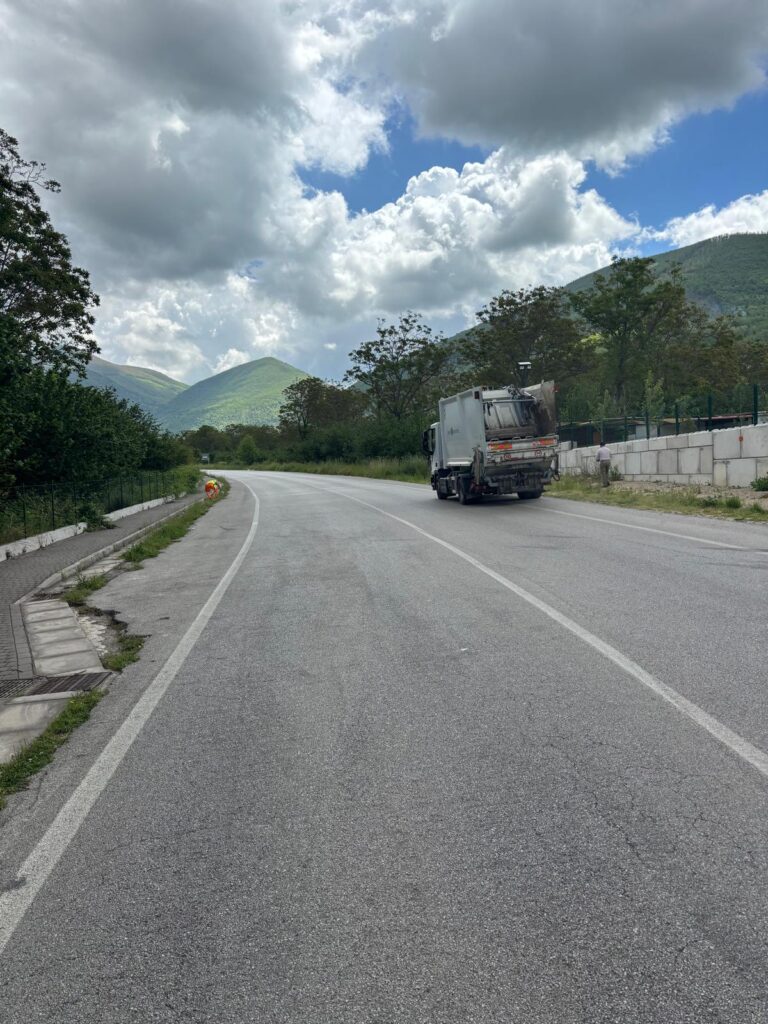 Pulizia straordinaria a Mugnano, l’assessore Litto:  «Chi sporca danneggia tutti».(Foto)