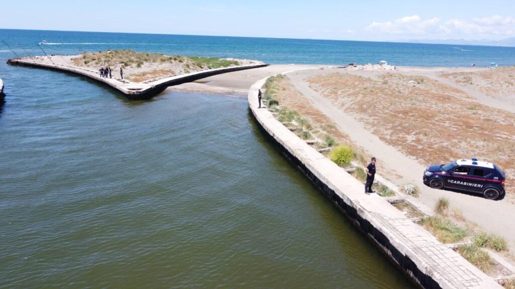 Mondragone, operazione contro il bracconaggio ittico: sequestrate 19 strutture abusive sul canale Agnena