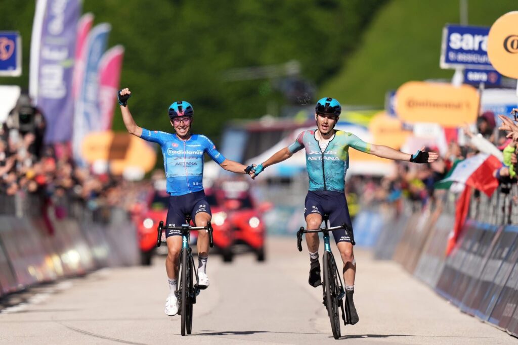 Giro d’Italia, Scaroni spezza il digiuno azzurro e trionfa a Brentonico: l’Italia torna al successo mentre Del Toro resta in rosa, tallonato da Yates e Carapaz