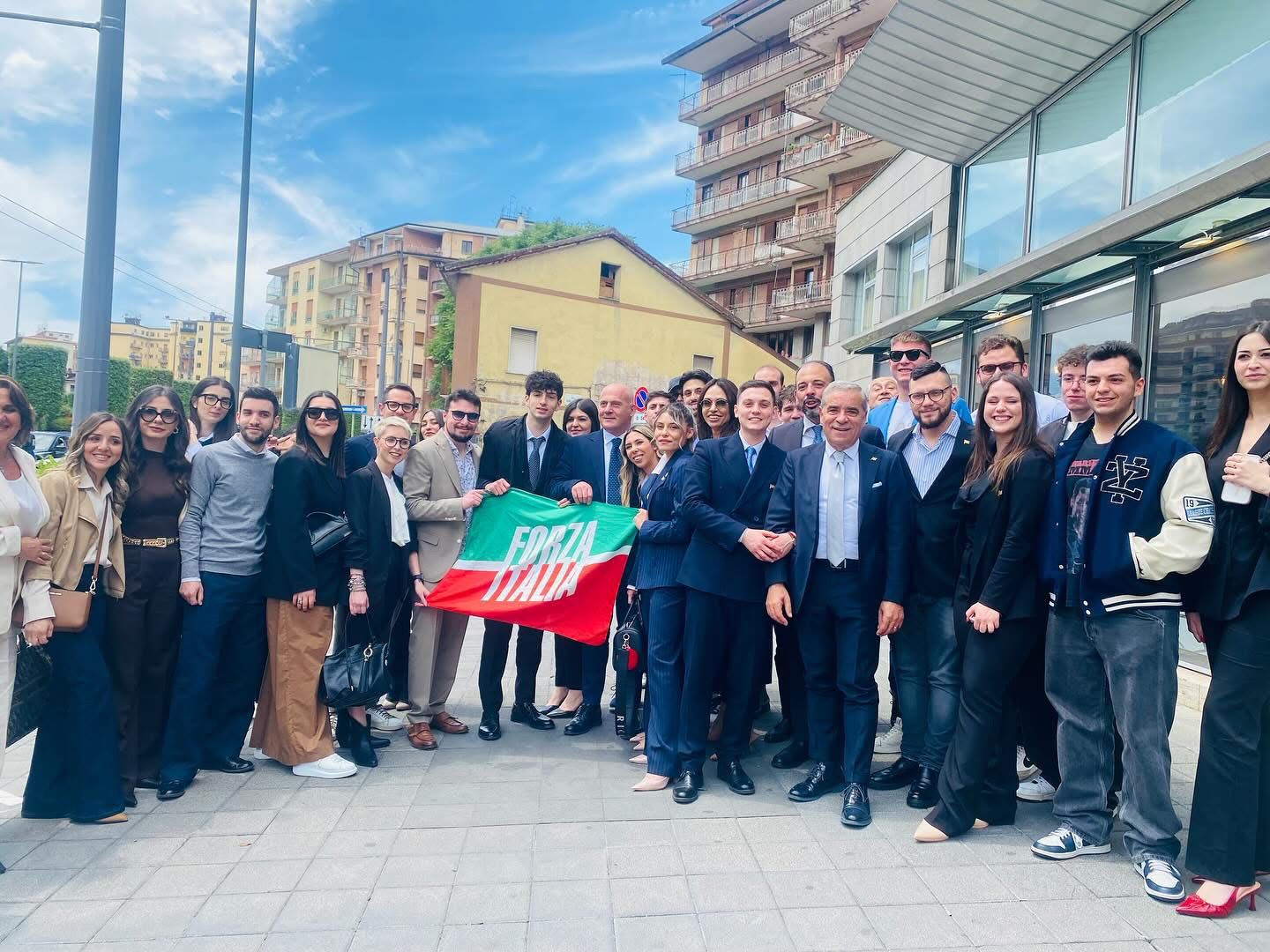 Petitto(FI): “Il centrodestra è pronto a riprendersi la Campania, basta perdere tempo”.(foto)