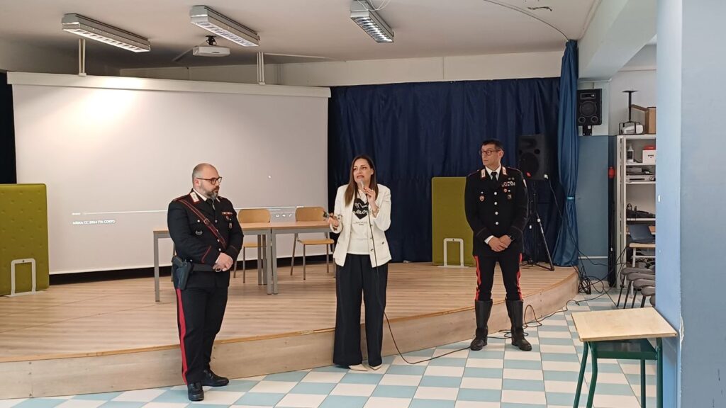 MONTEFORTE IRPINO. “Avete il diritto di essere felici”: l’Arma dei Carabinieri incontra gli studenti per parlare di legalità, bullismo e sicurezza digitale