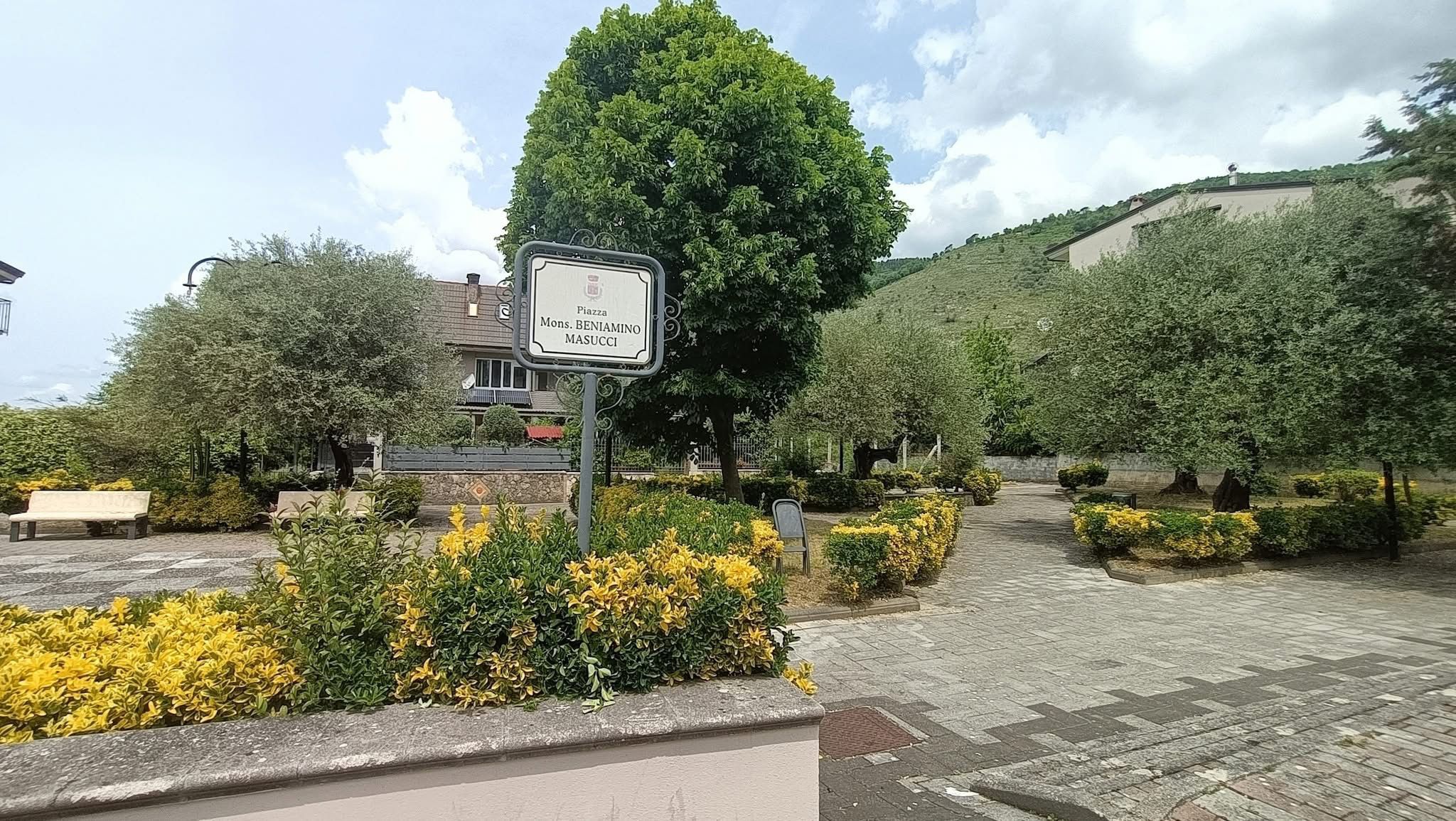  Quadrelle, completati i lavori in Piazza Masucci e Piazza Nassirya: “Spazi restituiti alla comunità”