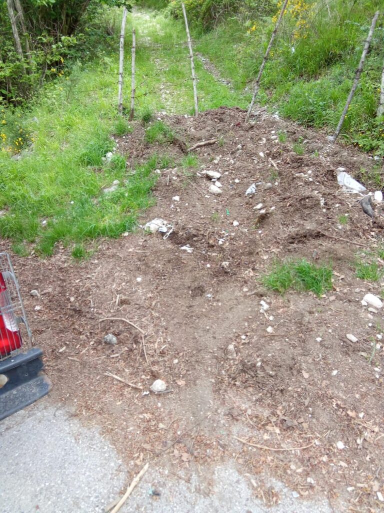 Pulizia straordinaria a Mugnano, l’assessore Litto:  «Chi sporca danneggia tutti».(Foto)