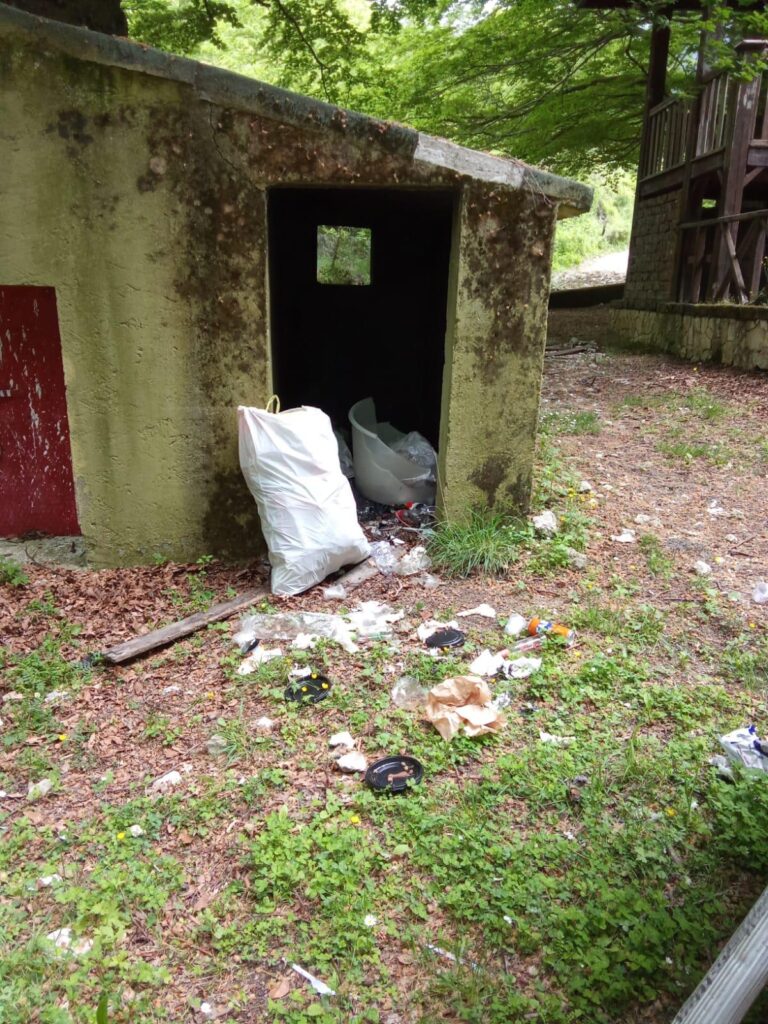 Pulizia straordinaria a Mugnano, l’assessore Litto:  «Chi sporca danneggia tutti».(Foto)