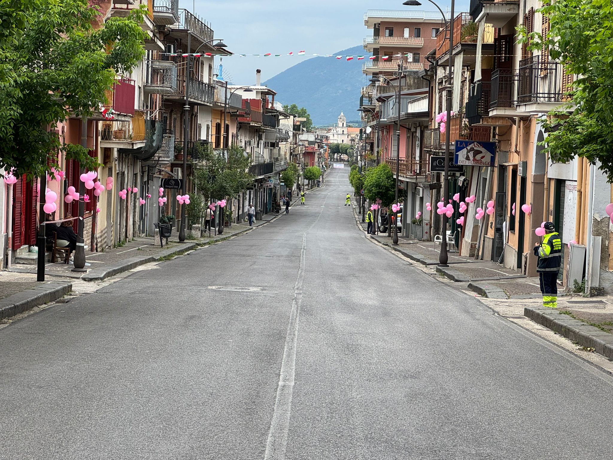 Il Giro chiama: Mugnano del Cardinale risponde in rosa (foto e video)